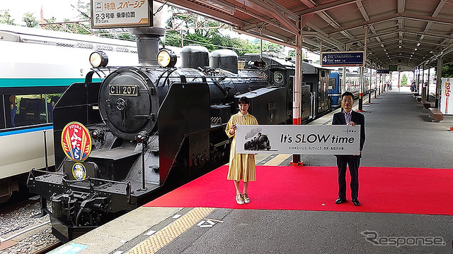 東武日光駅に入線したSL大樹 C11形207蒸気機関車