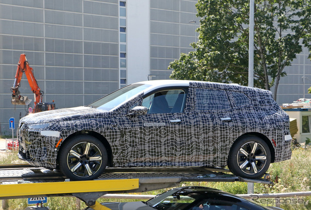 BMW iX5(仮)プロトタイプのスクープ写真