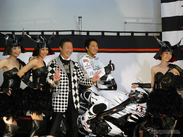 【鈴鹿8耐 08】山本寛斎が戦国風レースクイーンと登場!
