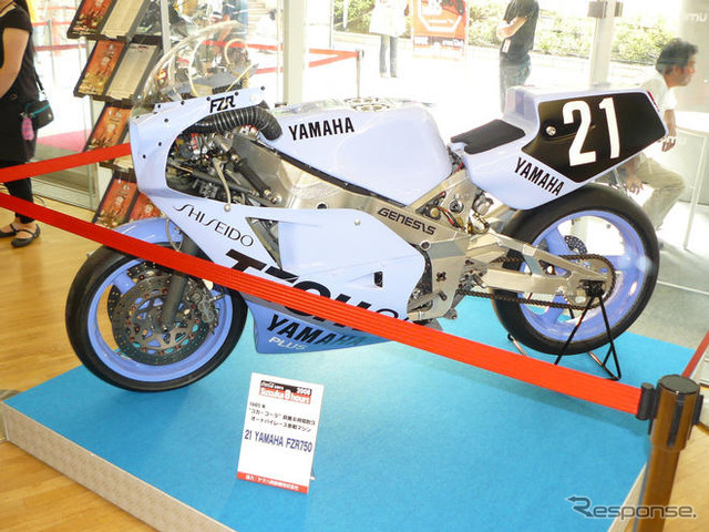 【鈴鹿8耐 08】山本寛斎が戦国風レースクイーンと登場!