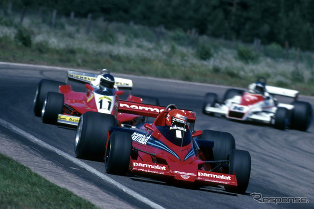 1978年F1スウェーデンGP、ニキ・ラウダのブラバムBT46Bがカルロス・ロイテマンのフェラーリ312T3をリードする。