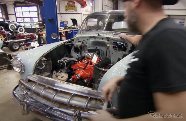 【MotorTrend】ついに猿がレースへ!オイル漏れが一目でわかるあの色に塗装して...1952年式シボレークーペ後編