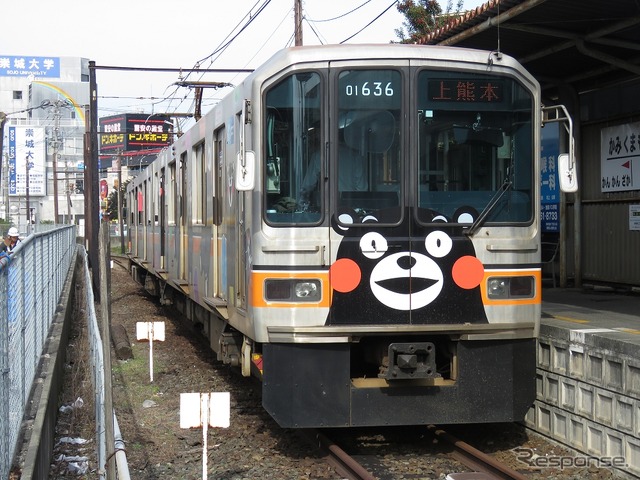 「くまもん」のラッピングが施された、元東京メトロの熊本電鉄01形。