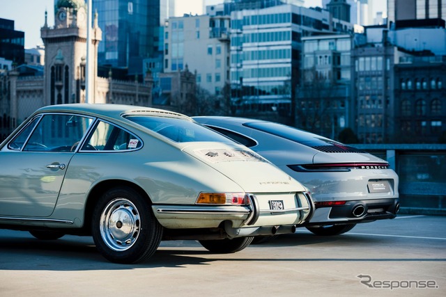 オーストラリアで最初のポルシェ 911 初代(1965年型)とポルシェ 911 現行のカスタマイズモデル