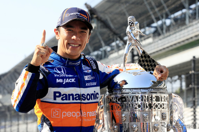 インディ500で優勝した佐藤琢磨(8月24日)