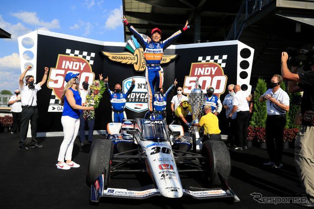 インディ500で優勝した佐藤琢磨(8月23日)