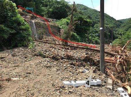 肥薩おれんじ鉄道で最も被害が大きい海浦～佐敷間の佐敷トンネルの状況（7月30日時点）。佐敷駅方の土砂崩れの流入部。