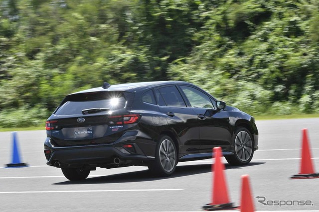 スバル レヴォーグ 新型(プロトタイプ)