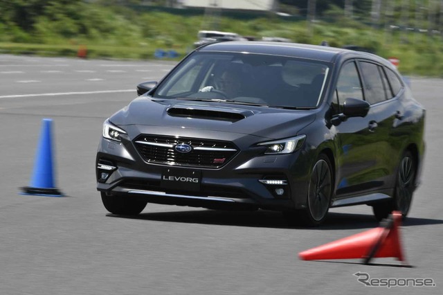 スバル レヴォーグ 新型(プロトタイプ)