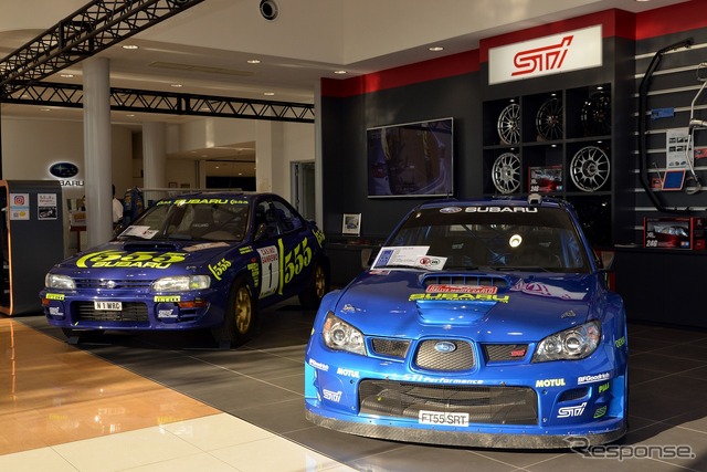 インプレッサ(GDB) WRカー(2006年)(右)とインプレッサ(GC8) グループAラリー車(1996年)