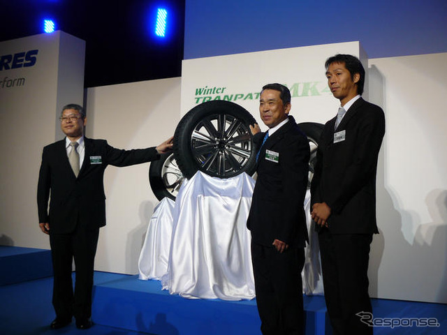 TOYO Winter TRANPATH MK4…スケートリンクでタイヤ発表会