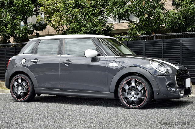 推奨サイズ:18×7.0JInset54 5H-112/カラー:マットブラック・リムレッドライン/タイヤサイズ:205/40R18