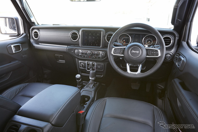 ジープ ラングラー(写真はアンリミテッド・サハラ・ローンチエディション3.6L)