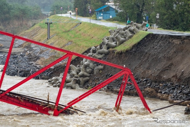 台風19号の影響で一部が損壊した当時の千曲川橋梁