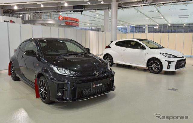 トヨタ GRヤリス RZ 競技向けGRパーツ装着車(左)