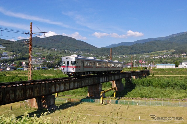 長野電鉄3600系冷房付き2両編成（車番不明）