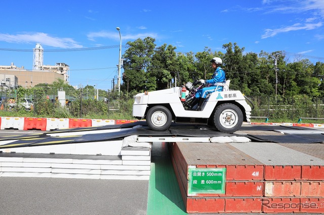 車両啓開隊前進