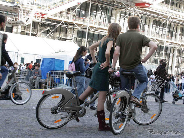 パリ自転車シェアリング1周年---1日1500台修理回収