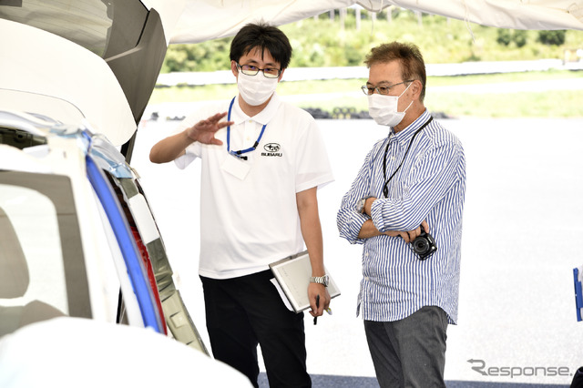 片岡秀明氏(右)