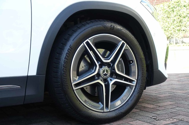 メルセデスベンツ GLA 新型(GLA200d 4MATIC)
