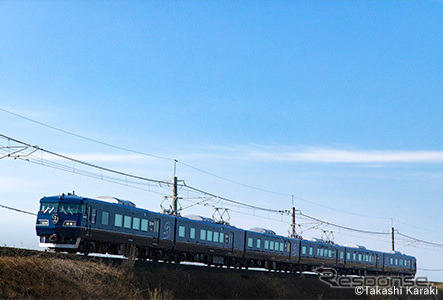 117系近郊形電車のフォルムが残されている『WEST EXPRESS 銀河』。