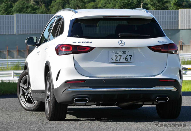 メルセデスベンツ GLA 新型(GLA200d 4MATIC)
