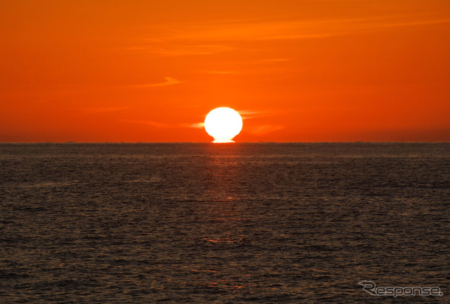 東シナ海に沈む夕日。九州西海岸はサンセットビュースポットの宝庫だ。