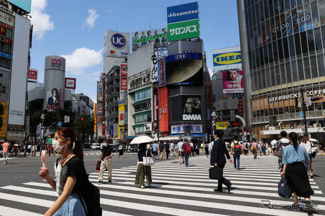 横断歩道を渡る人たち（イメージ）Photo by Takashi Aoyama/Getty Images News/ゲッティイメージズ