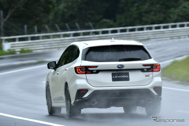 スバル レヴォーグ STI Sport(プロトタイプ)