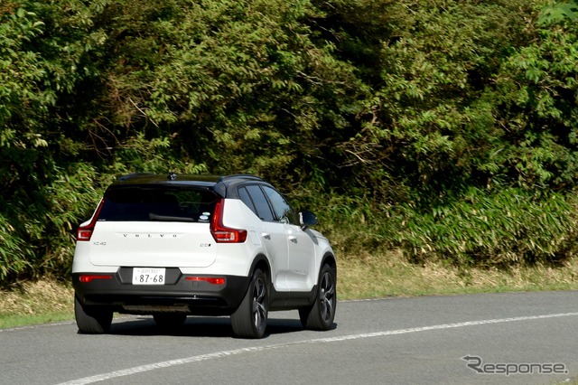 ボルボ XC40 B5 Rデザイン