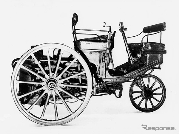 1889年、パリ万国博覧会で、「プジョー」の名を冠した最初の自動車を披露