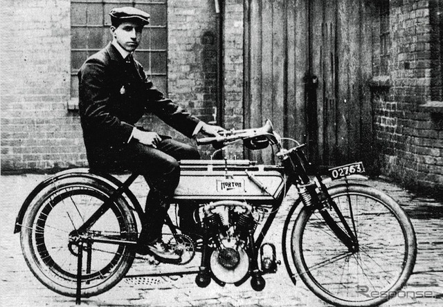 1907年、プジョー製Vツインエンジンを搭載したノートン