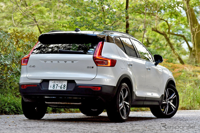 ボルボ XC40 B5 Rデザイン