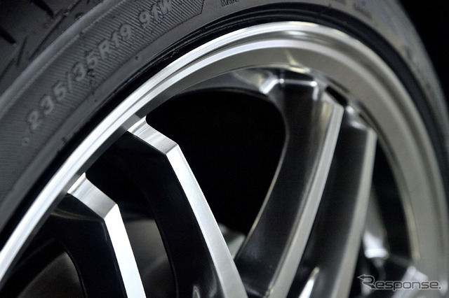 RMP 720F 推奨サイズ:19×8.0JInset42 5H-114.3/カラー:ハイパーメタルコート/ポリッシュ/タイヤサイズ:225/35R19 ※チューナーサイズ