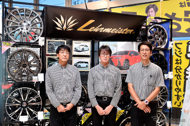 《取材協力:タイヤ&ホイール館 フジスペシャルブランド 武蔵村山店》キックスのホイールマッチングをお願いしたのはタイヤ&ホイール館 フジ スペシャルブランド 武蔵村山店(東京都武蔵村山市本町1丁目71-1)だ。輸入車などの扱いが多いのも同店の特徴でもある。SUV系のホイールチョイスではオフセットの選定など細かなアドバイスも受けられる。タイヤとの組み合わせで足もとを彩る方法にも数多くの経験があり頼りになるショップだ。