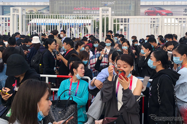 北京モーターショー2020、2日目の開場を待つ人々(9月27ナチ)