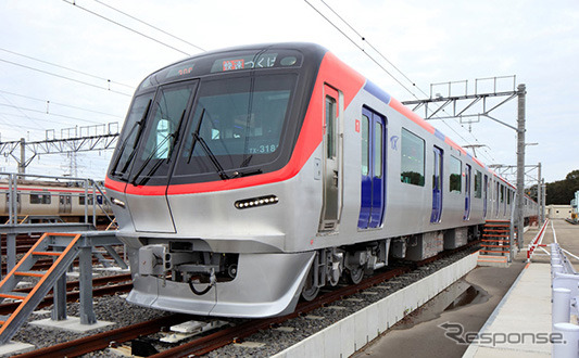 通勤・通学客だけではなく、多様な人々の利用を考慮したという首都圏新都市鉄道TX-3000系。