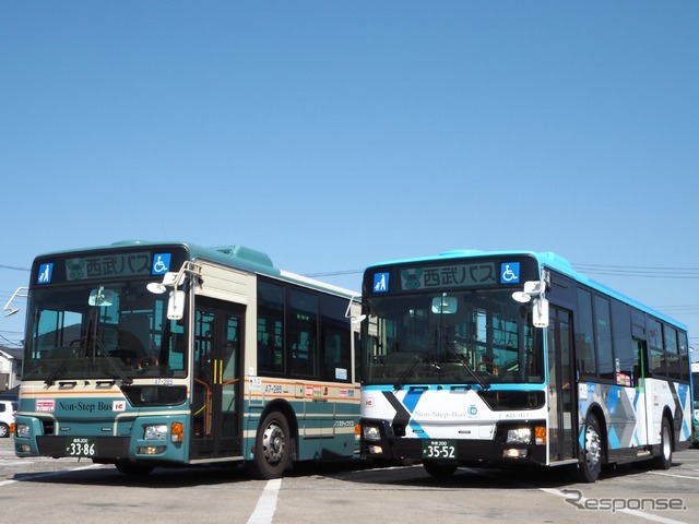 西武バスの新カラーリング車両、S-tory(向かって右)と従来塗装