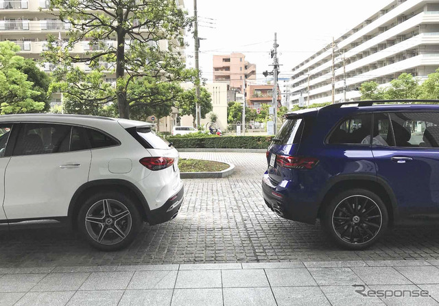 GLA(左)とGLB(右)のリア