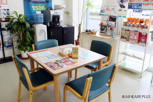高松三名店の待合室。ゆったりとした時間を過ごせる