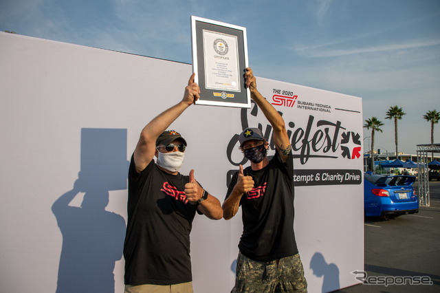 スバル車だけによるパレードのギネス世界記録チャレンジの様子