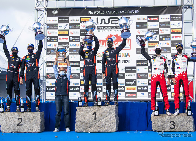 WRC今季第6戦の表彰式。ヒュンダイが1-2フィニッシュを飾った。
