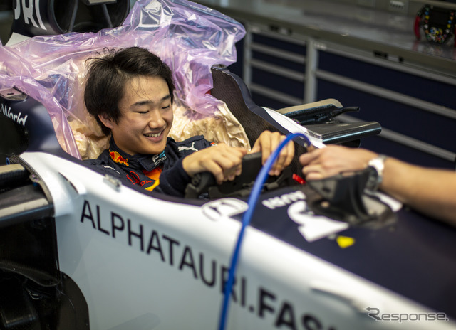 角田裕毅がF1アルファタウリのファクトリーでシート合わせを行なった。