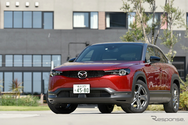 マツダ MX-30(ソウルレッドクリスタル、メタリック+3トーン、4WD)