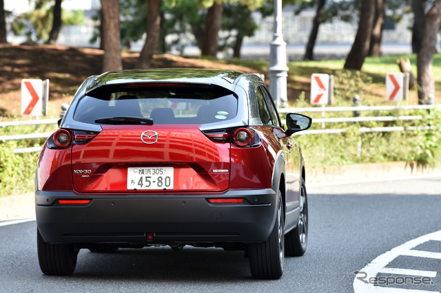 マツダ MX-30(ソウルレッドクリスタル、メタリック+3トーン、4WD)