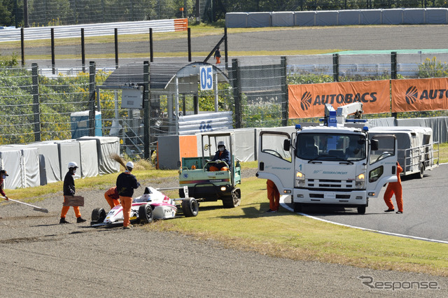 クラッシュ車両の回収作業