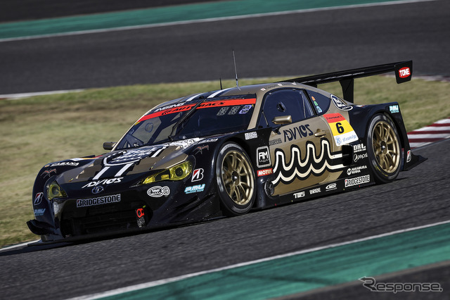 GT300クラス2位のADVICS muta MC86