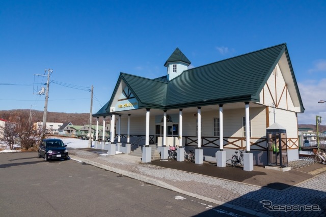 廃止区間にある新冠駅