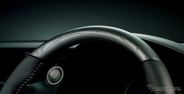 特別仕様車専用アッシュ+専用ディンプル本革ステアリング