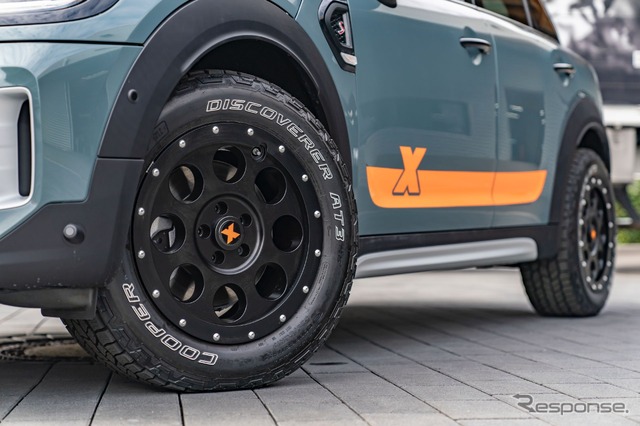 MINI カントリーマン(MINI クロスオーバー )の「Powered by X-raid」パッケージ